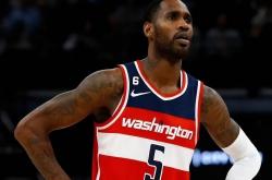 开云体育在线-关于球队士气：新赛季NBA球队或士气低落的信息