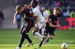 开云平台-奥格斯堡客场惊险战胜法兰克福，实现险胜