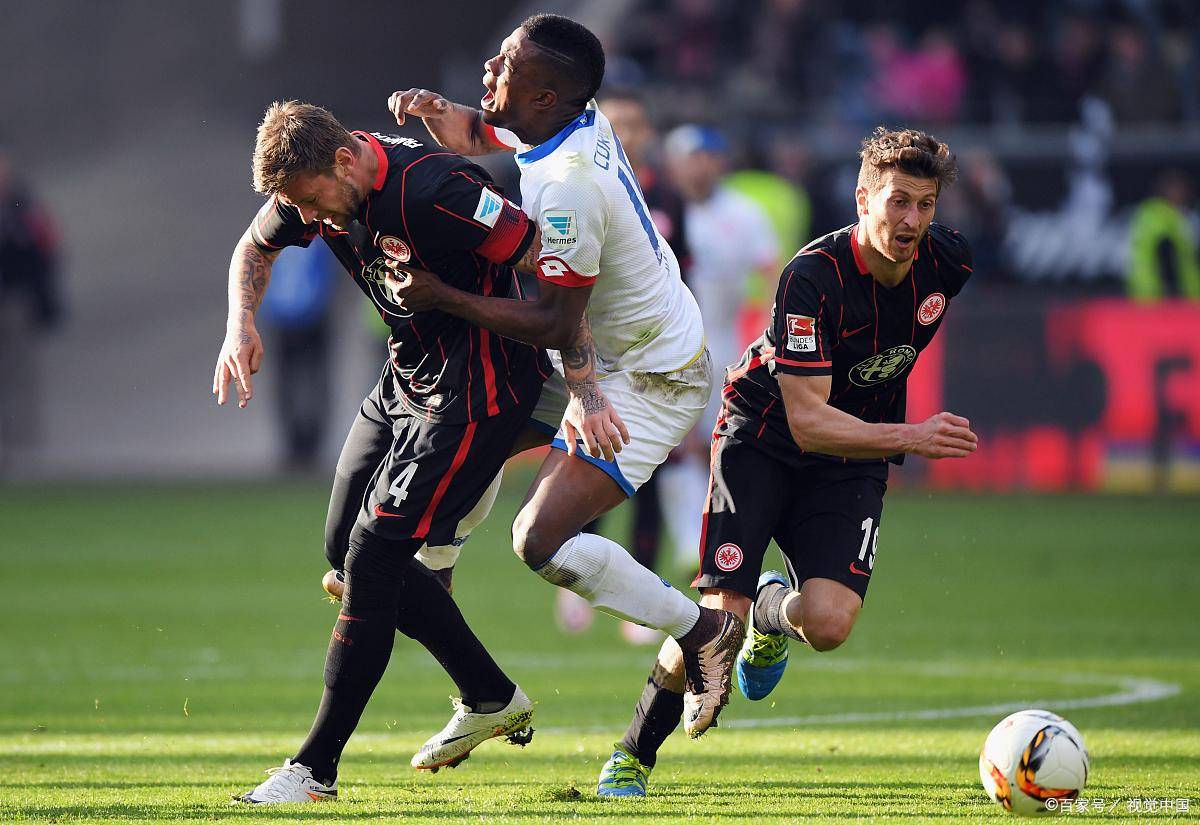 奥格斯堡客场惊险战胜法兰克福，实现险胜