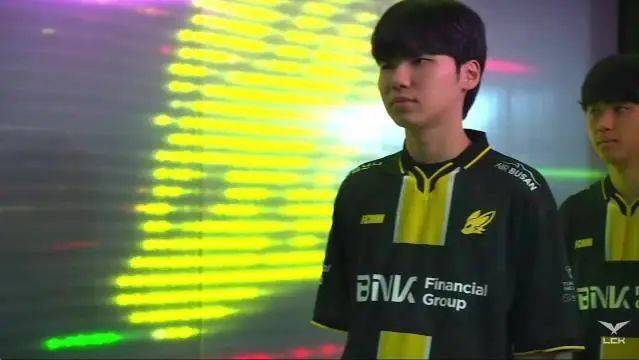 HLE险胜FNC，Viper打出惊人五杀成都决赛之夜3:1（北京）