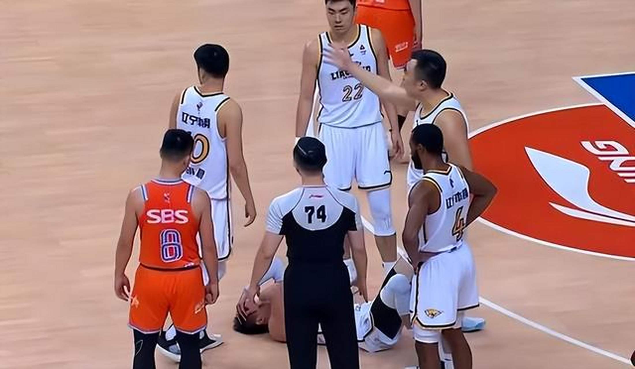 波鸿队教练因球队失利被批评,下课传闻四起 波鸿队教练因球队失利被批评,下课传闻四起