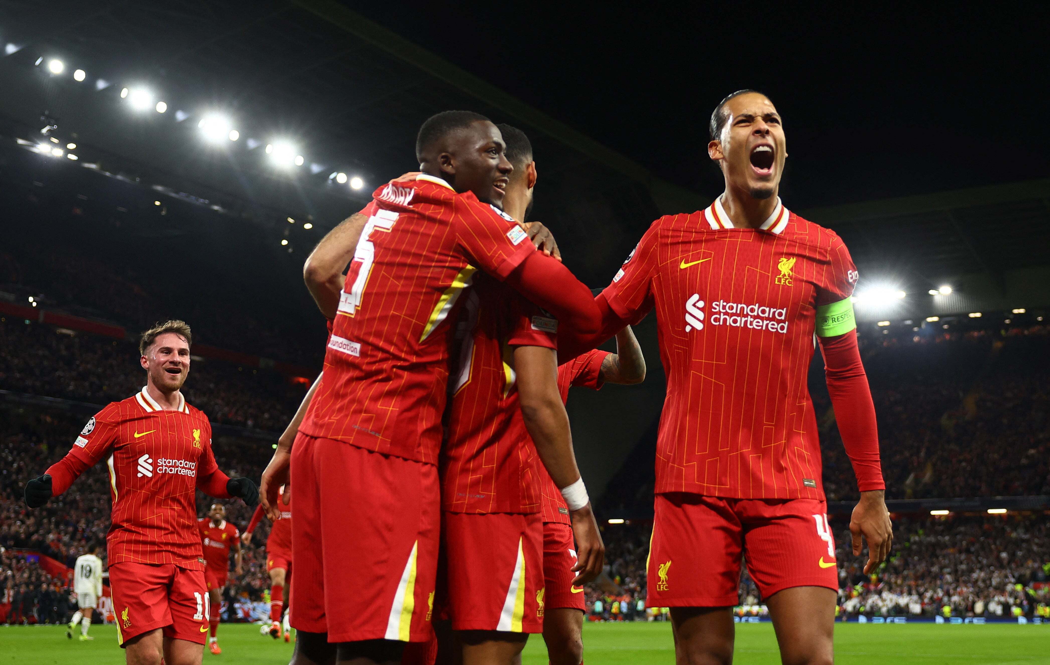 这场比赛展现了球队之间的激烈竞争和角逐