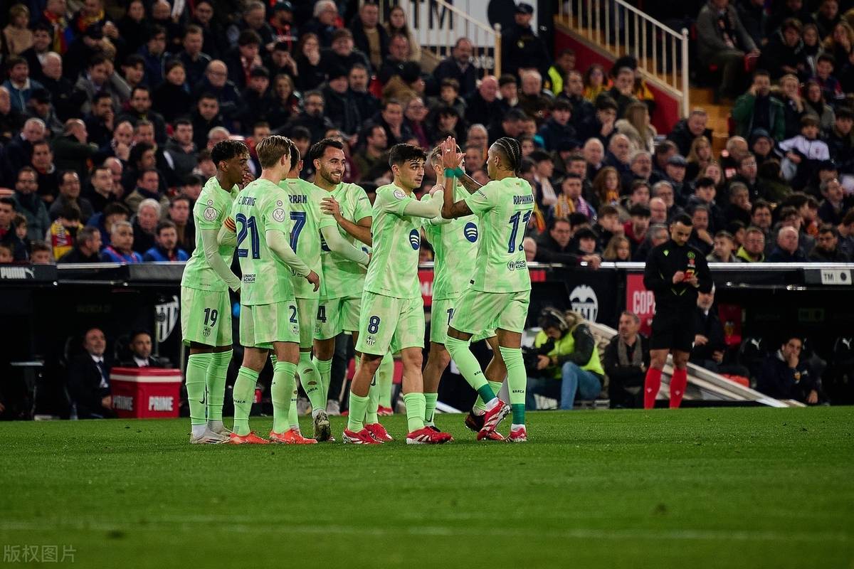 包含巴西绝地反击土耳其，费兰·托雷斯完成帽子戏法的词条