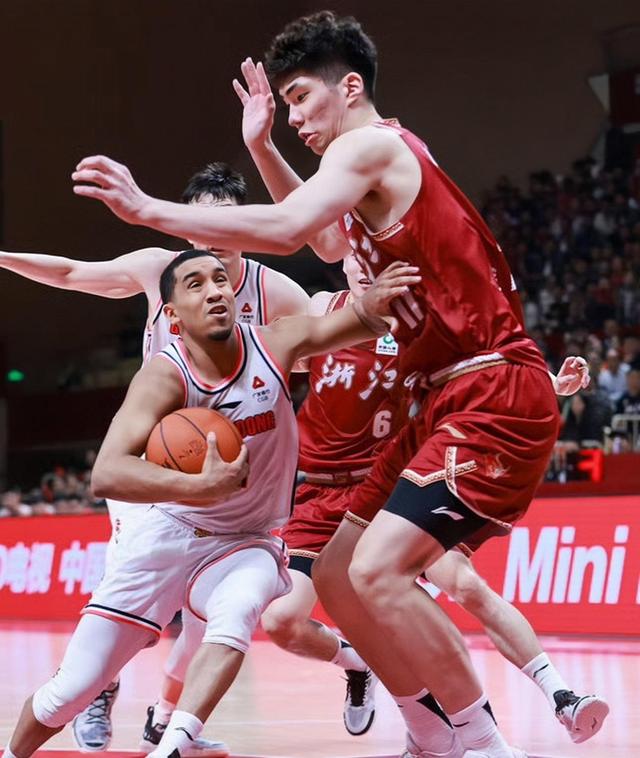 本赛季国内篮球联赛登场惊艳