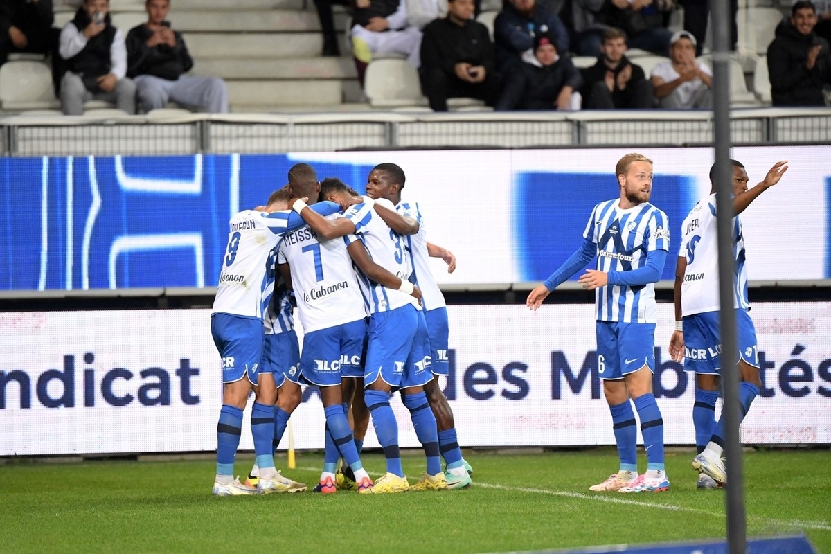 包含里昂主场迎战卡昂，力争胜利的词条