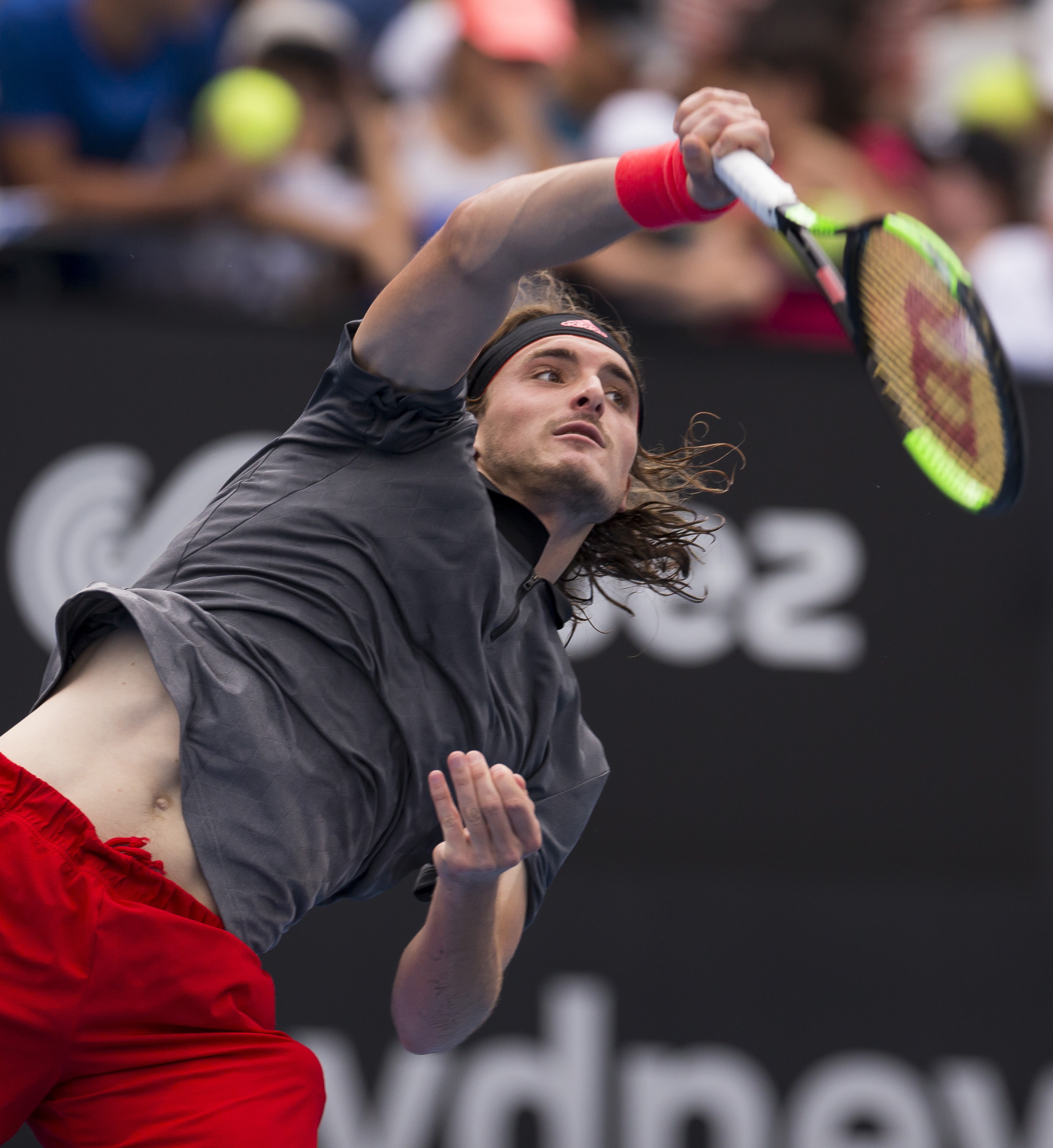 世界网球队强势意大利网球队，西西帕斯绝境逆转的简单介绍