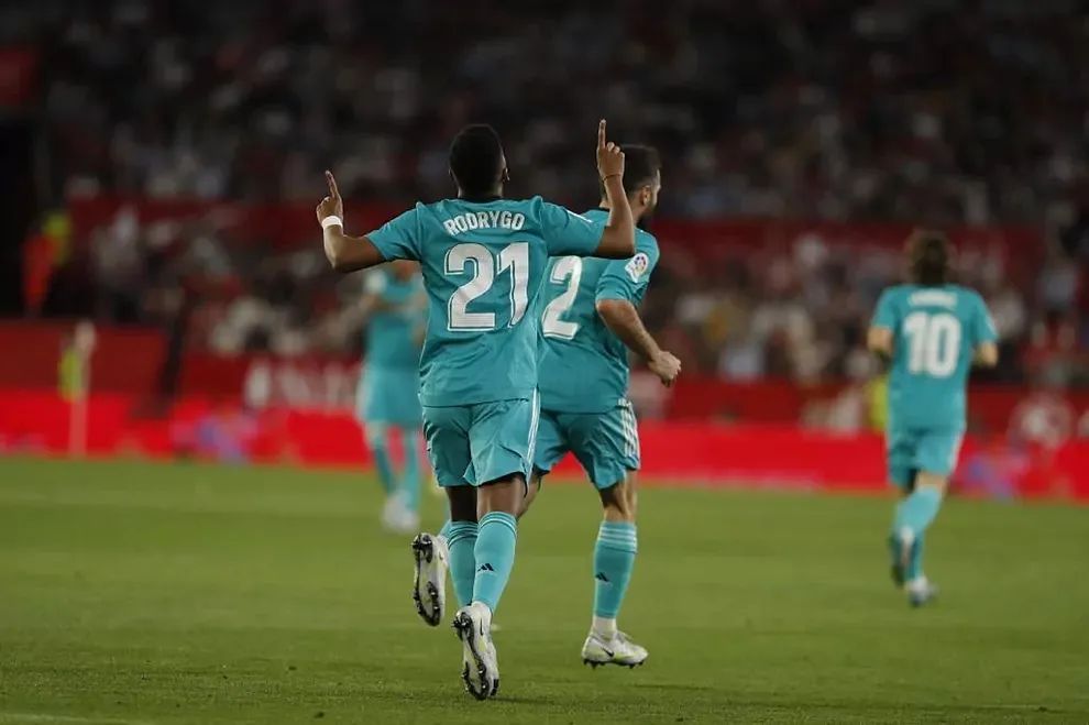 多特蒙德翻盘塞维利亚，本泽马点燃赛场