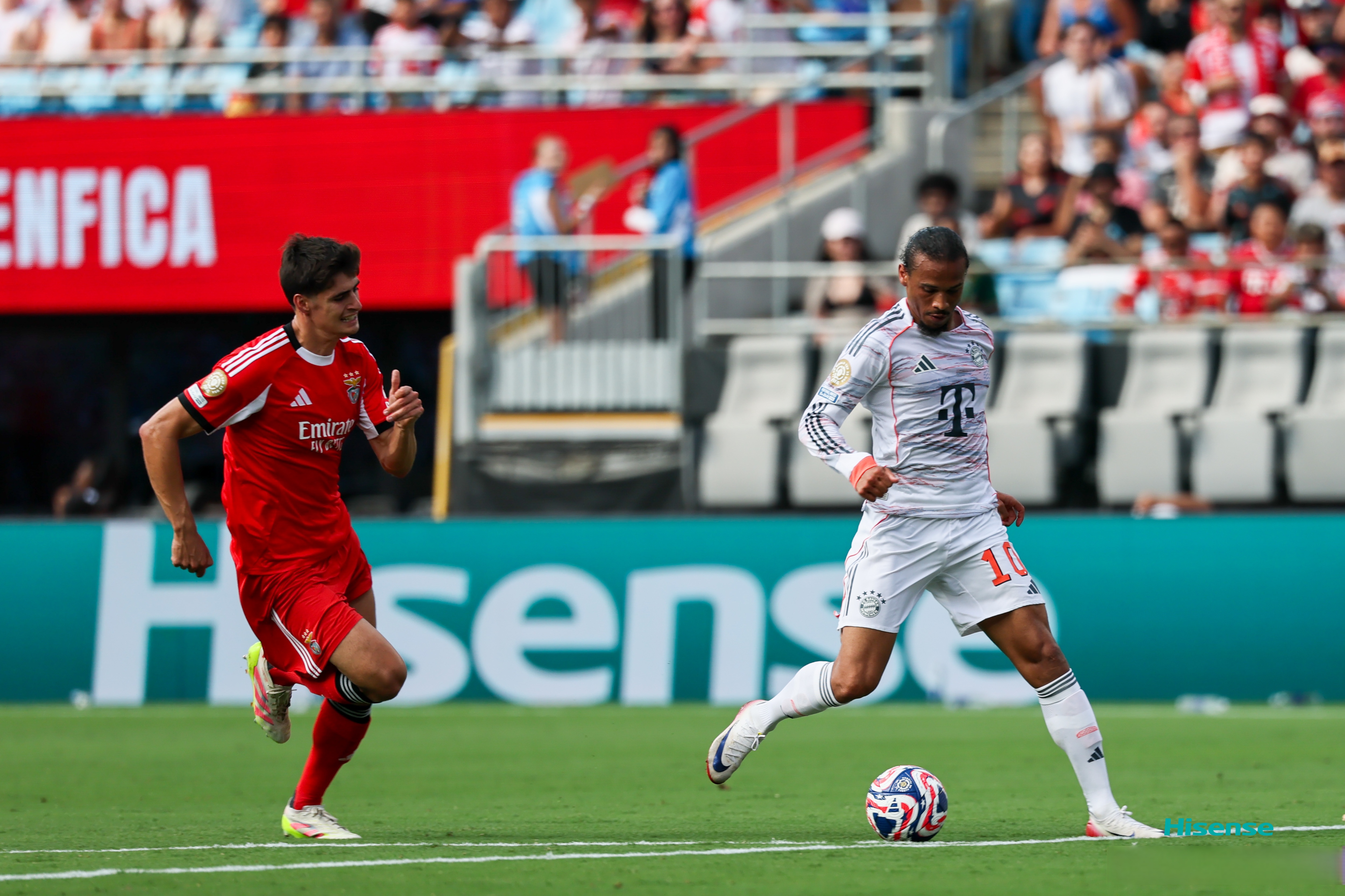 包含荷兰逆转法国，楚阿梅尼关键制胜的词条